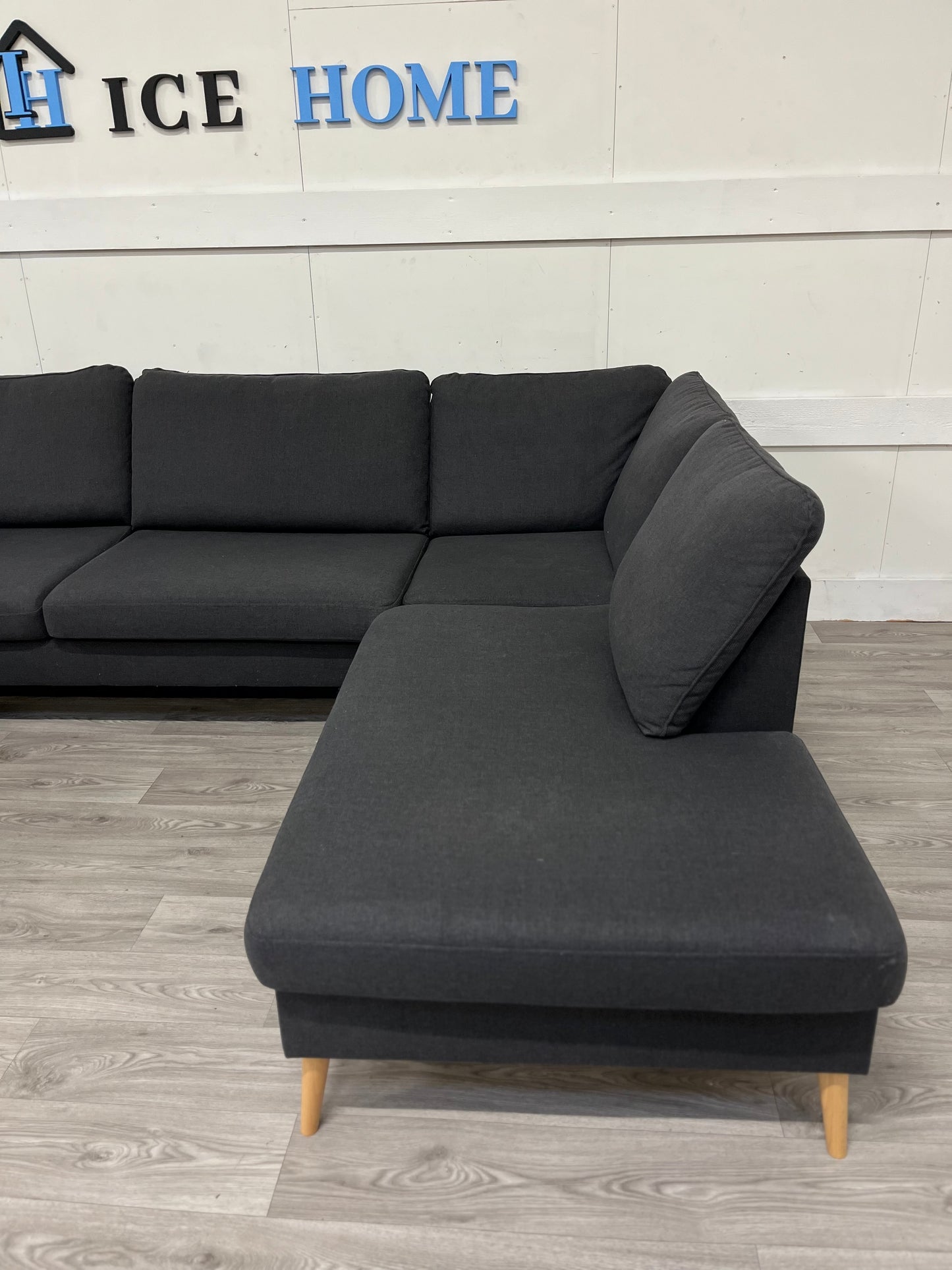 Soffa med tillhörande fotpall (svart)