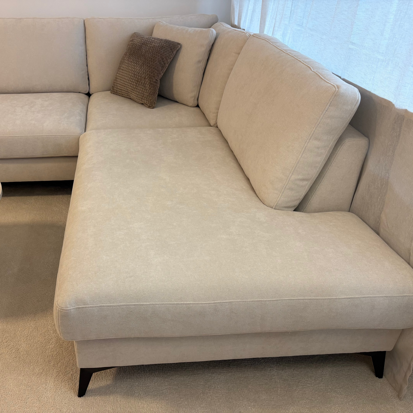 Äpple U-soffa i beige tyg | ICEHOME