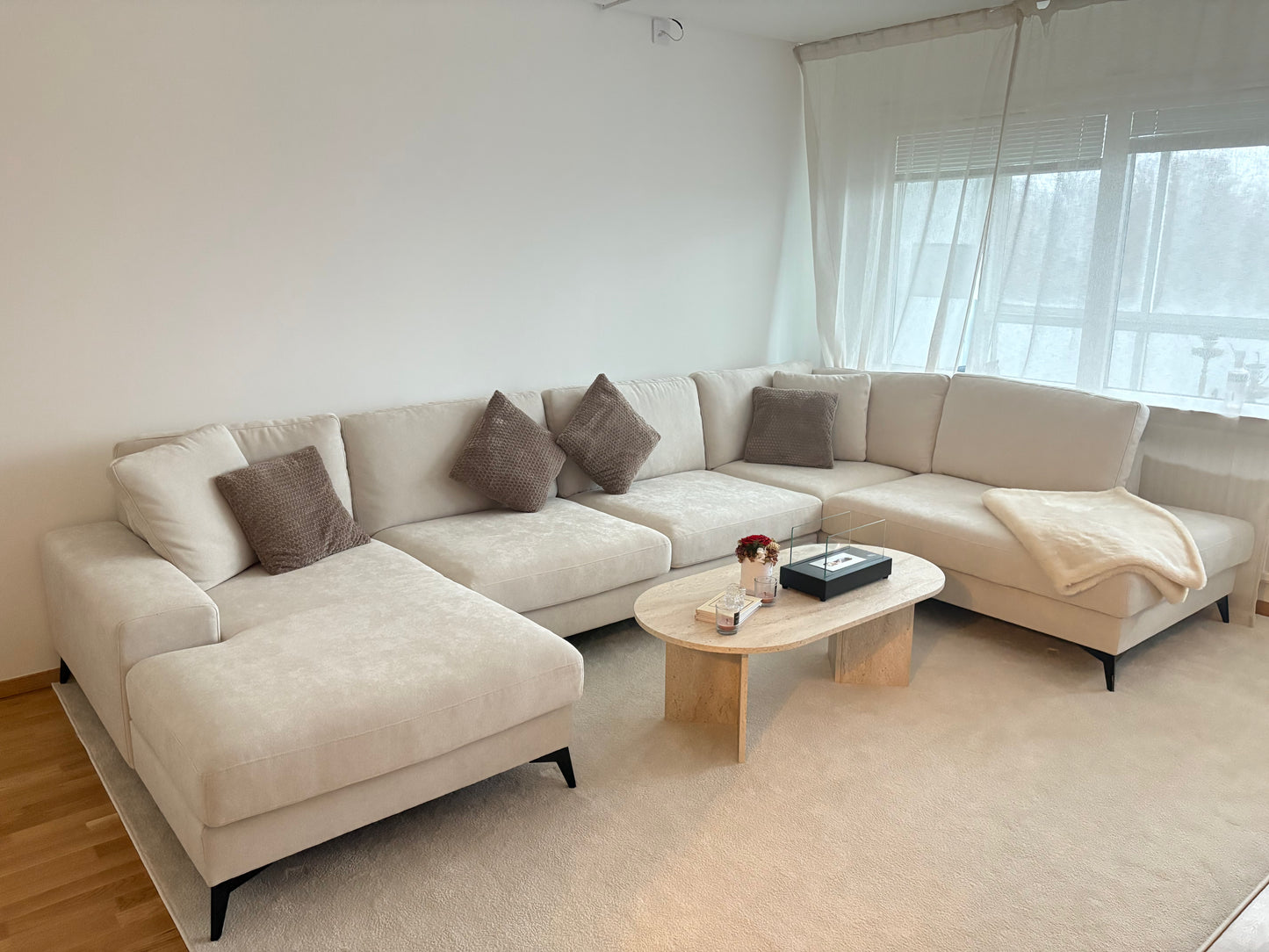 Äpple U-soffa i beige tyg | ICEHOME